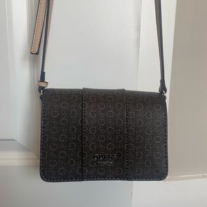 Guess logo crossbody